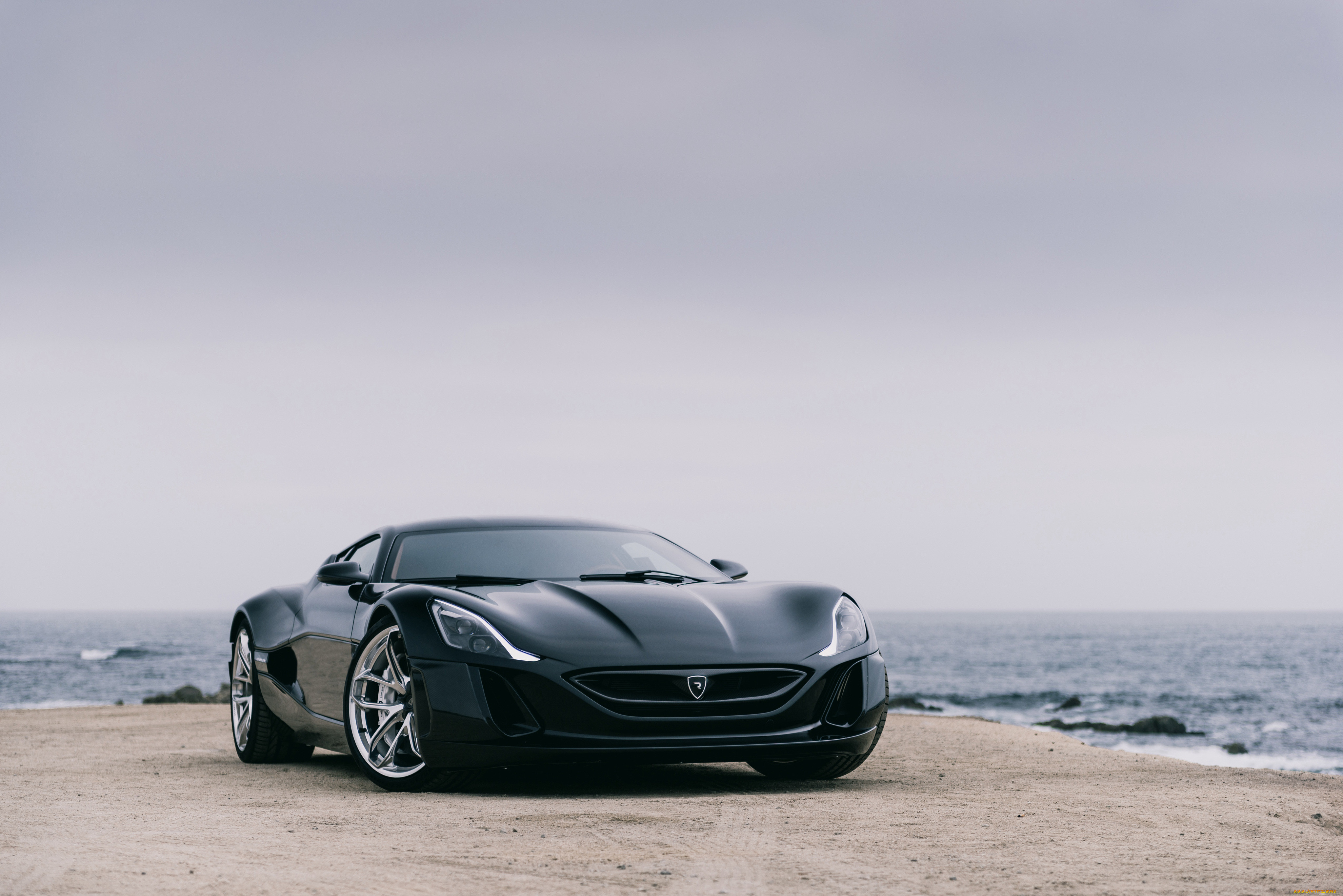 Машина оне. Rimac c two. Concept 2 car Rimac. Rimac Concept one черный. Фотообои спортивный автомобиль на фоне океана.